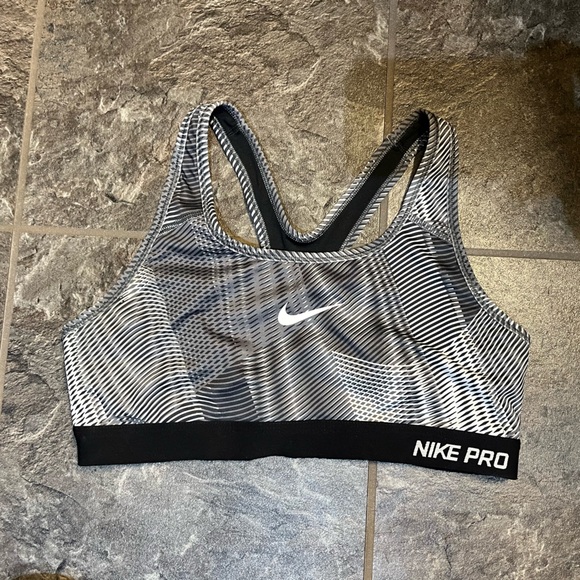 Nike Pro Sports Bra- medium - Picture 1 of 3
